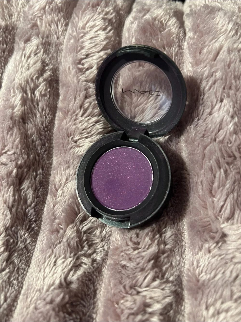 MAC Cosmetics Satin Eyeshadow Single - Shock-a-holic